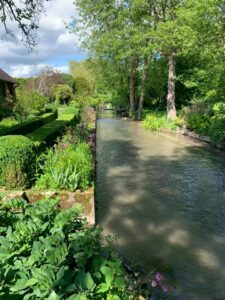Jardin et cours d'eau 2